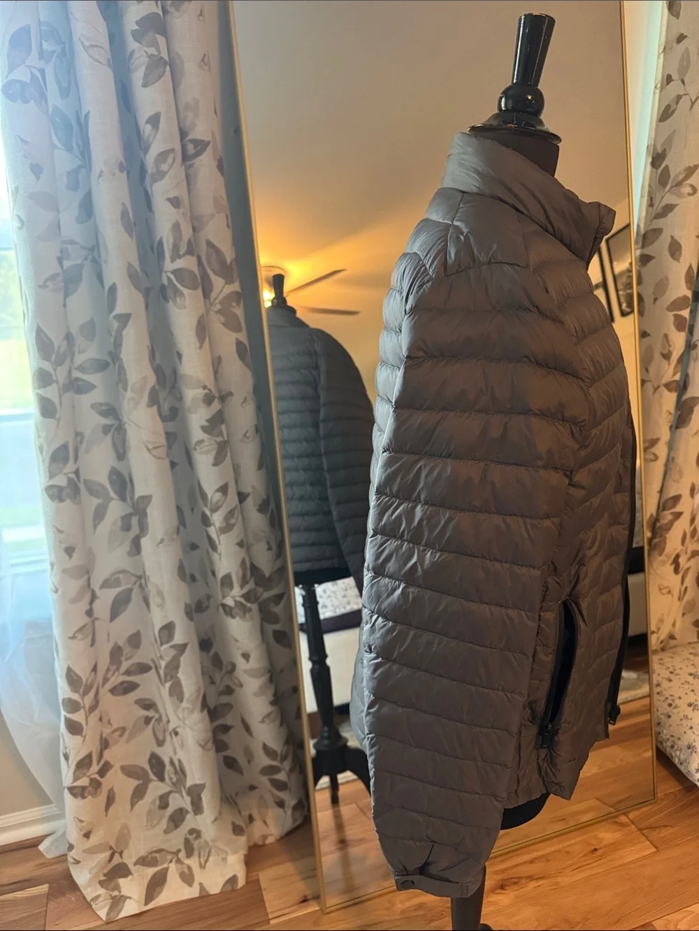 Zara Men's Quilted Puffer Jacket in Taupe Gray